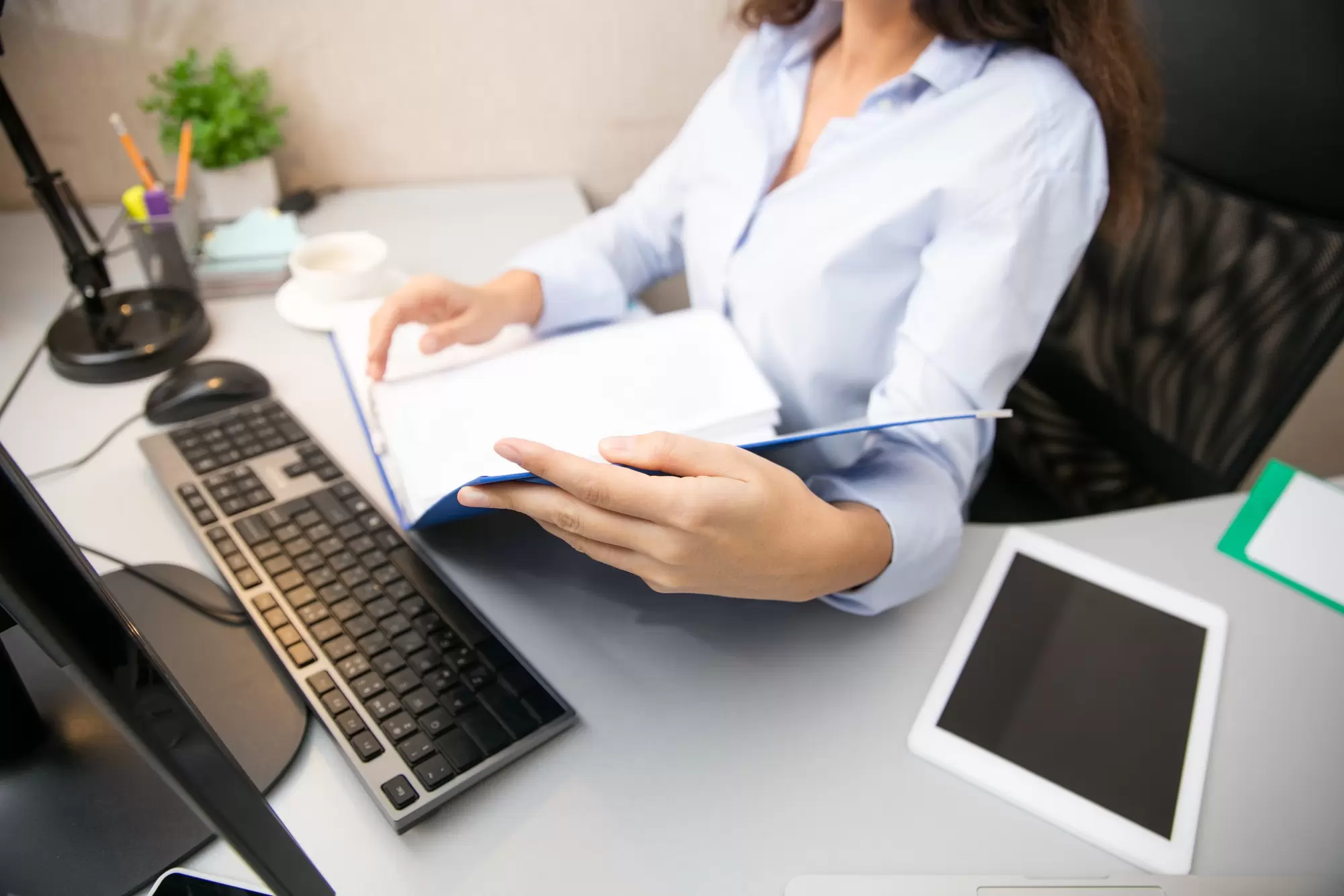 Employé administratif n-formation blanc